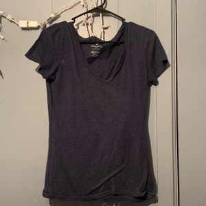 American Eagle Women’s V-neck Tee Size S